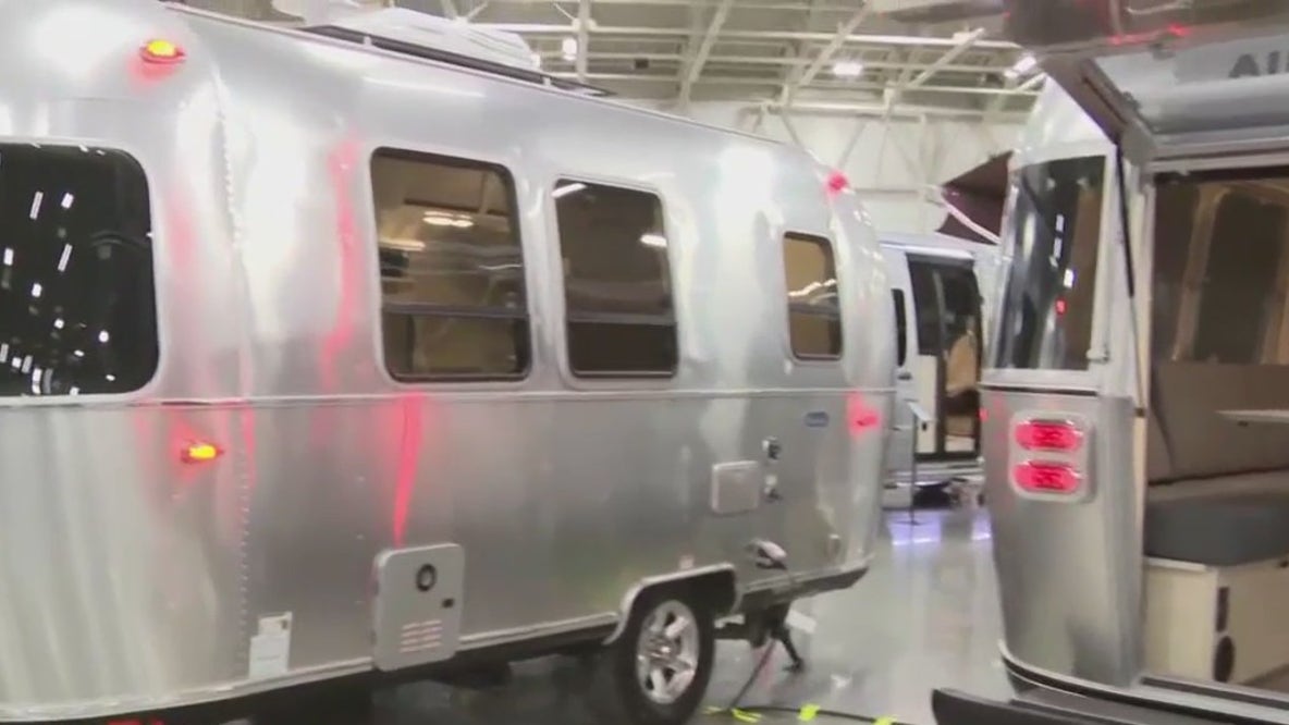 Travel trailer, basecamp trailer, or camping coach